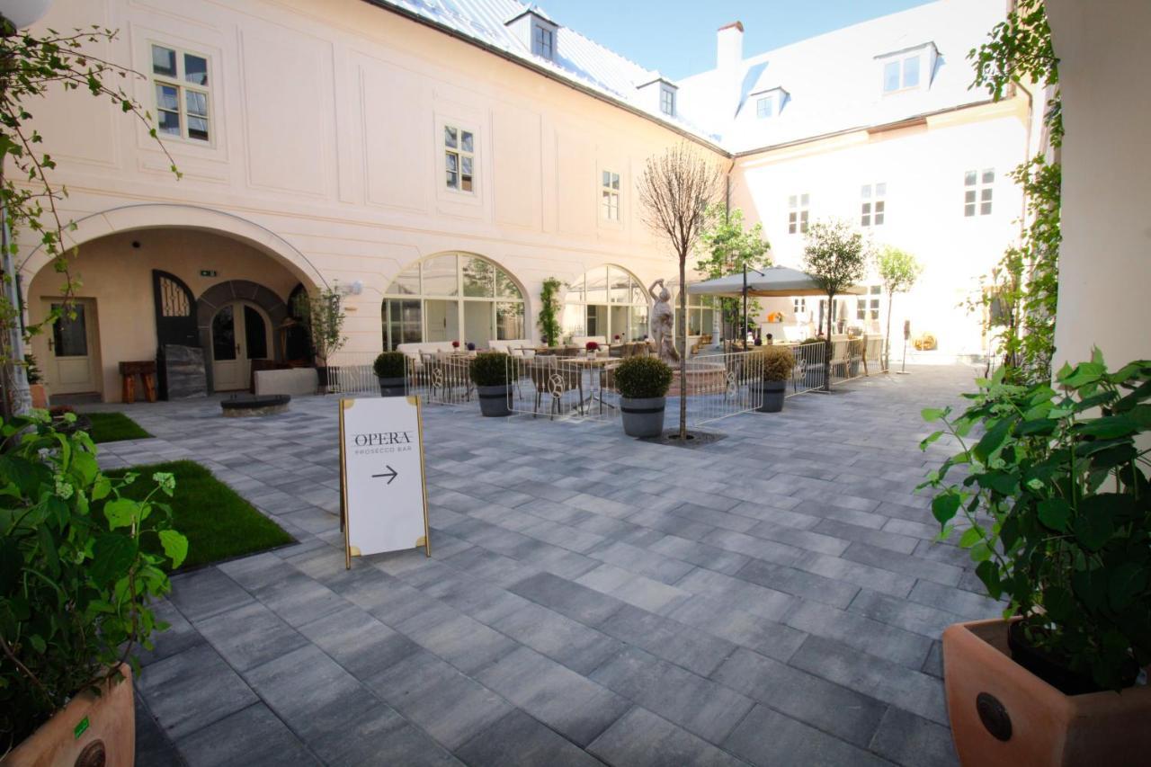 Madam S Boa Lägenhet Banská Štiavnica Exteriör bild